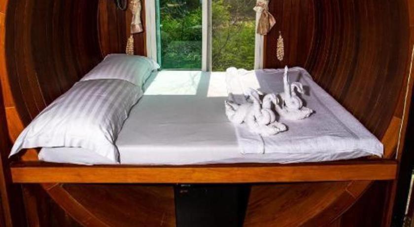 Prew Lom Chom Nam Resort Ban Phan Sadet Nok Exterior foto
